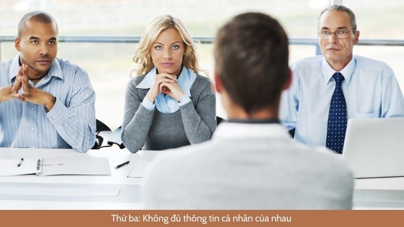 Thứ ba: Không đủ thông tin cá nhân của nhau