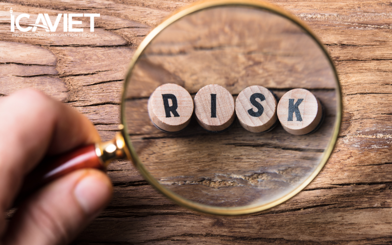 Các rủi ro khi thường trú nhân làm việc ngoài Mỹ